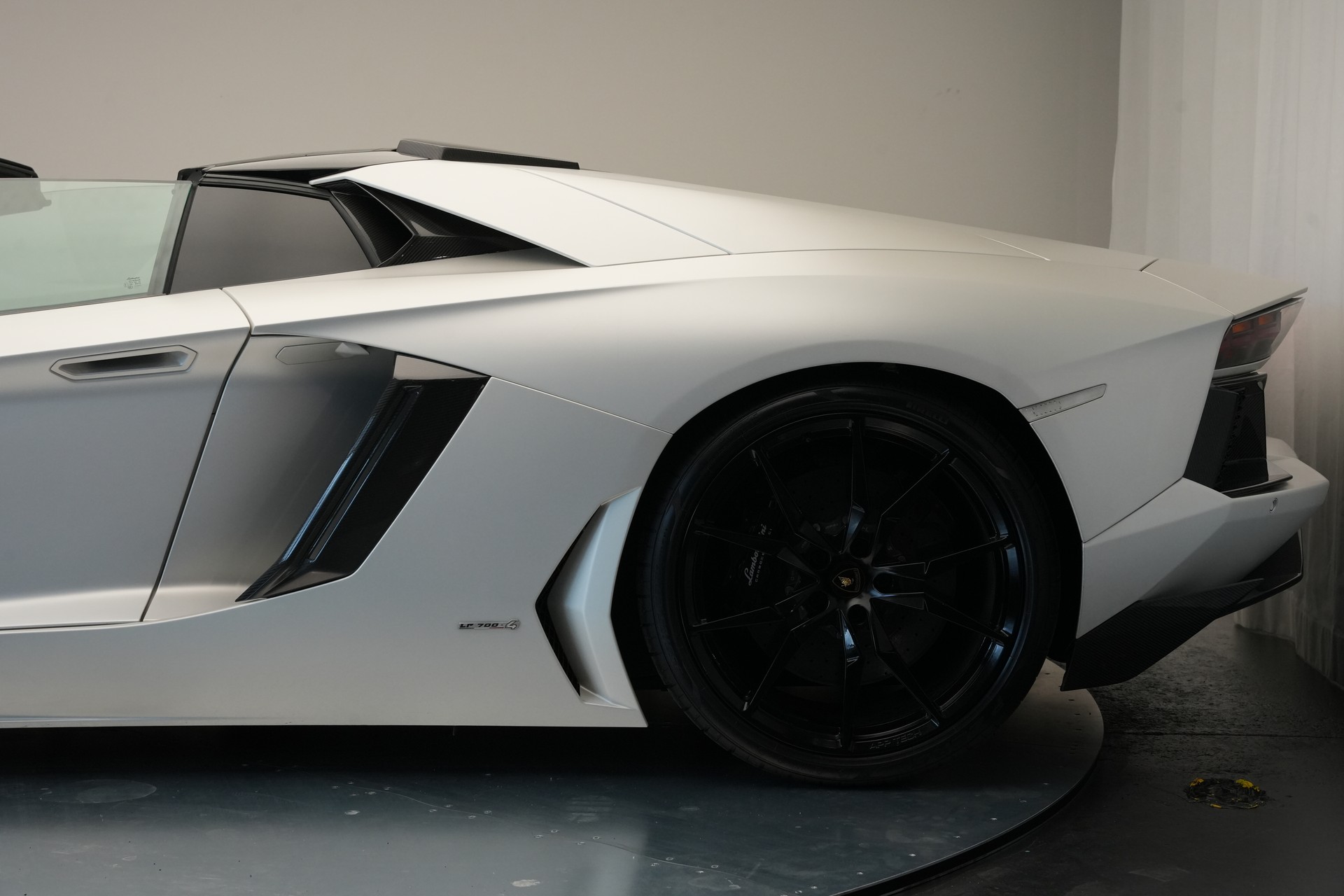 LAMBORGHINI Aventador LP700-4 Roadster E-Gear *Unikat* *Novitec* *Mattlackierung*-image-33