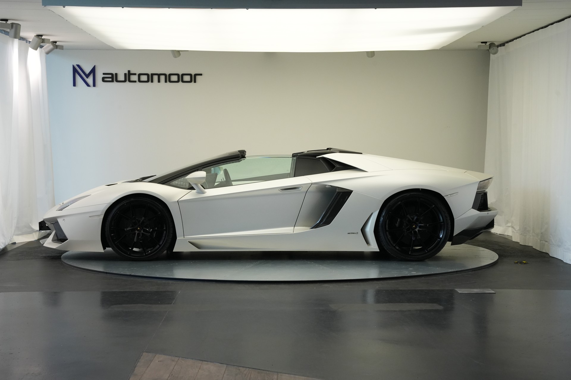 LAMBORGHINI Aventador LP700-4 Roadster E-Gear *Unikat* *Novitec* *Mattlackierung*-image-7