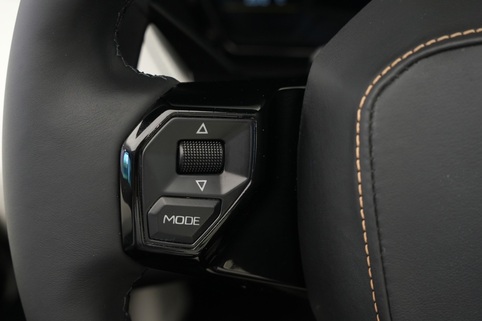 LAMBORGHINI Aventador LP700-4 Roadster E-Gear *Unikat* *Novitec* *Mattlackierung*-image-17