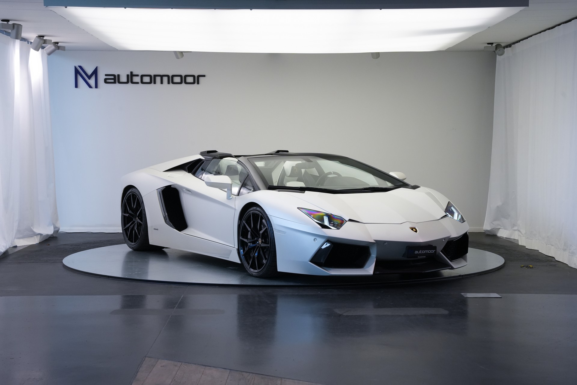 LAMBORGHINI Aventador LP700-4 Roadster E-Gear *Unikat* *Novitec* *Mattlackierung*-showroom-element-2