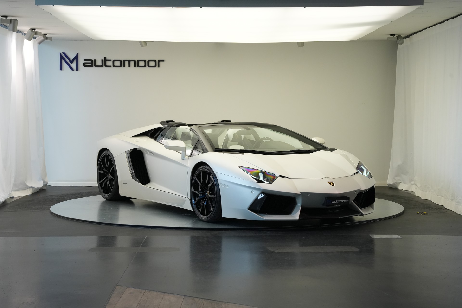 LAMBORGHINI Aventador LP700-4 Roadster E-Gear *Unikat* *Novitec* *Mattlackierung*-showroom-element-2