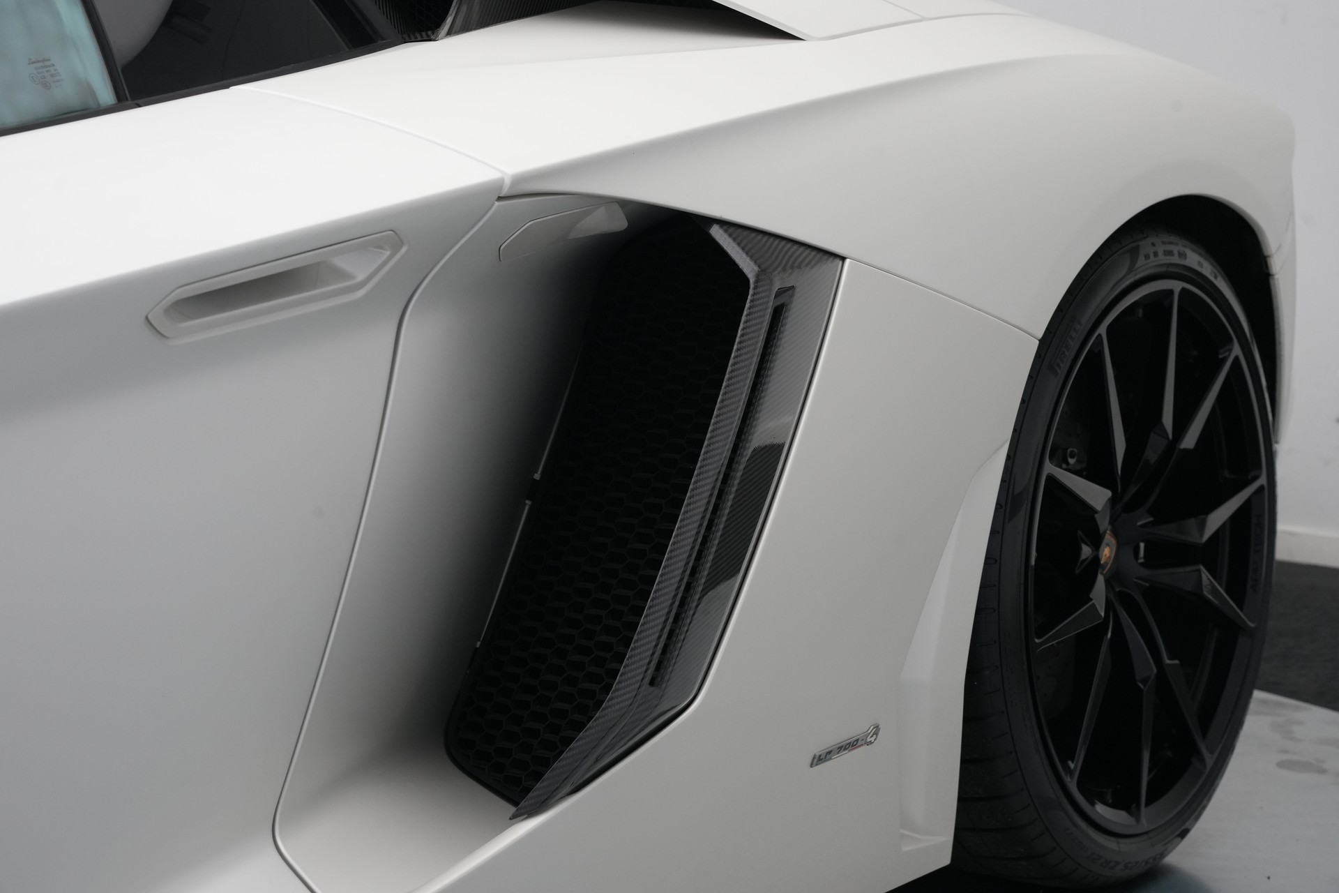 LAMBORGHINI Aventador LP700-4 Roadster E-Gear *Unikat* *Novitec* *Mattlackierung*-image-40