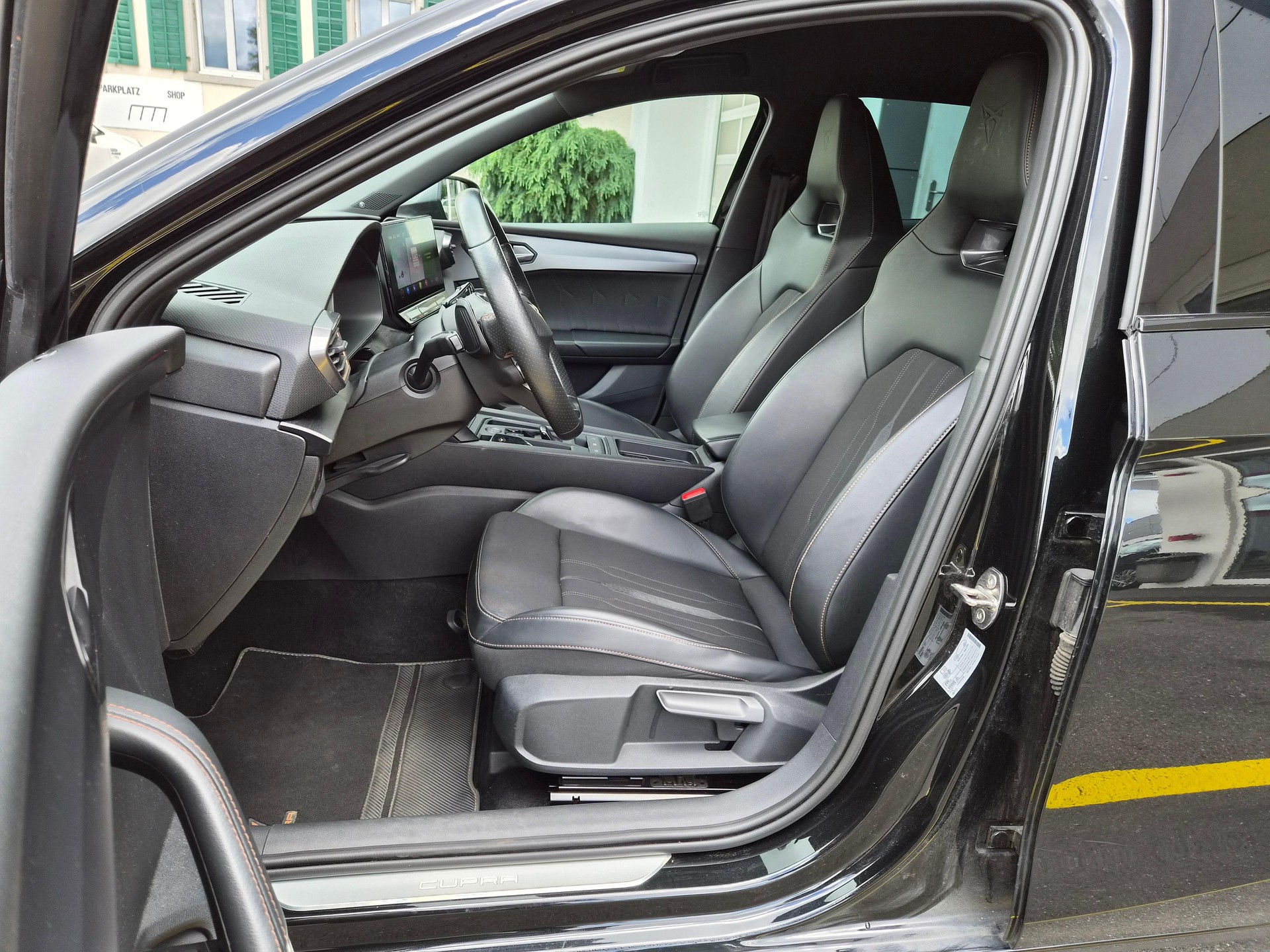 CUPRA Leon 2.0 TSI 300 DSG-image-8