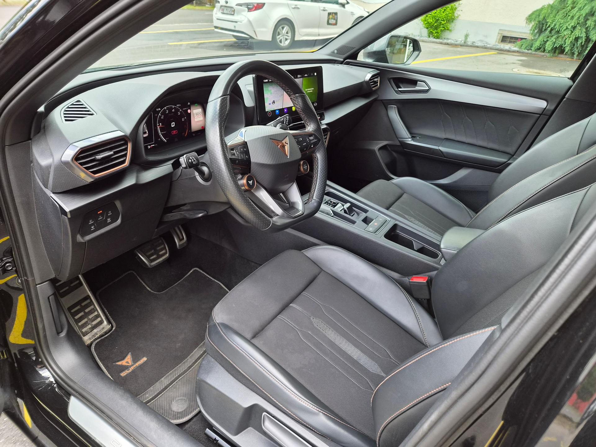 CUPRA Leon 2.0 TSI 300 DSG-image-9