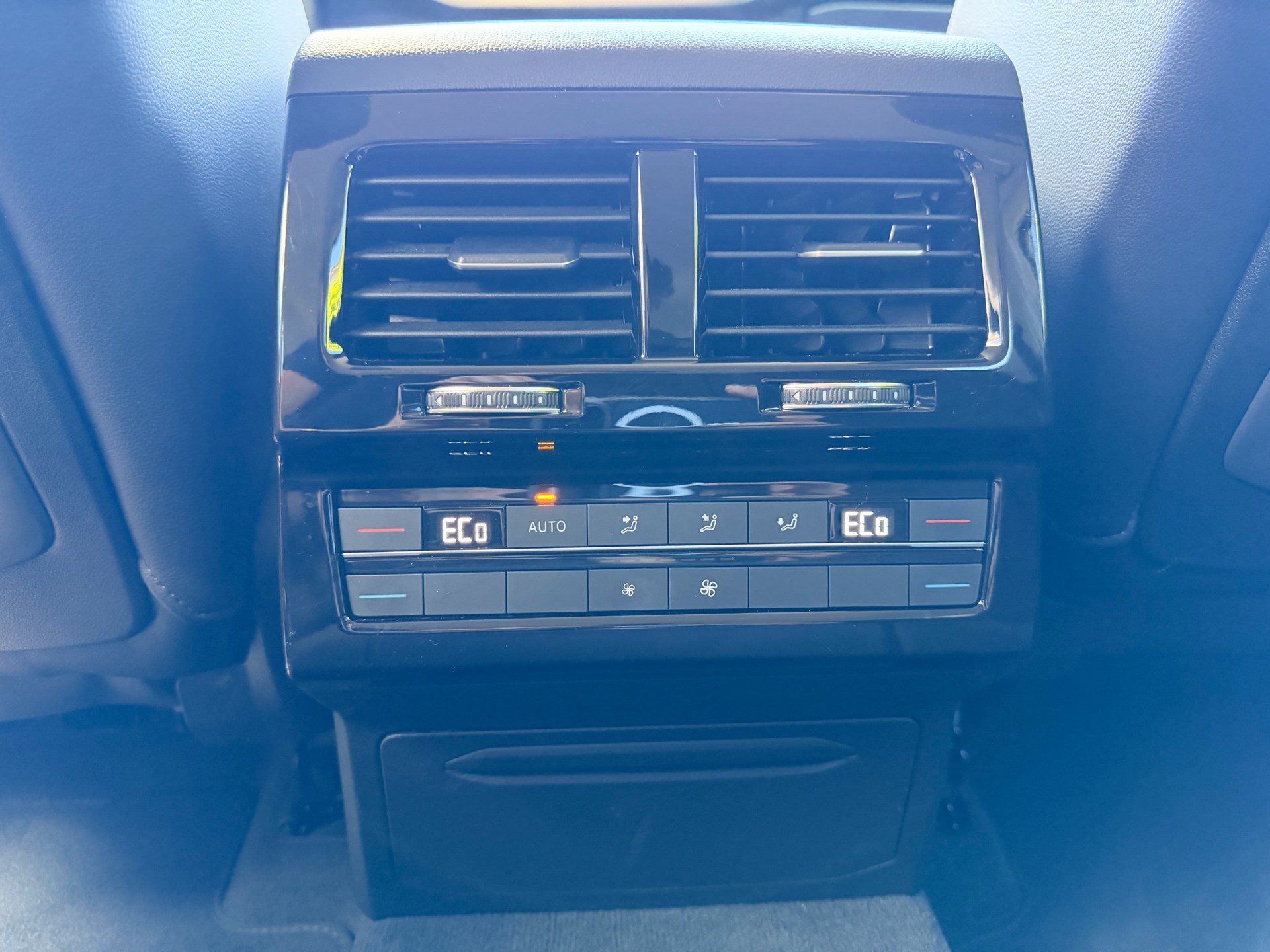 VW Touareg 3.0 TDI 231PS 4MOTION ***INNOVISIONS COCKPIT & ANHÄNGEKUPPLUNG ***-image-24