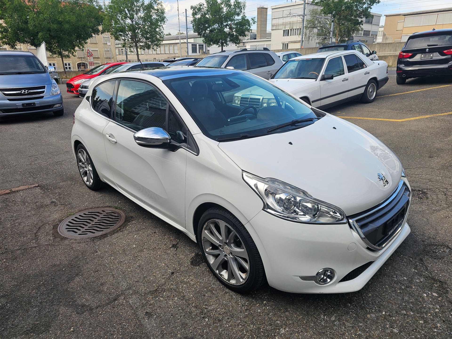 PEUGEOT 208 1.6 Turbo Allure-image-2