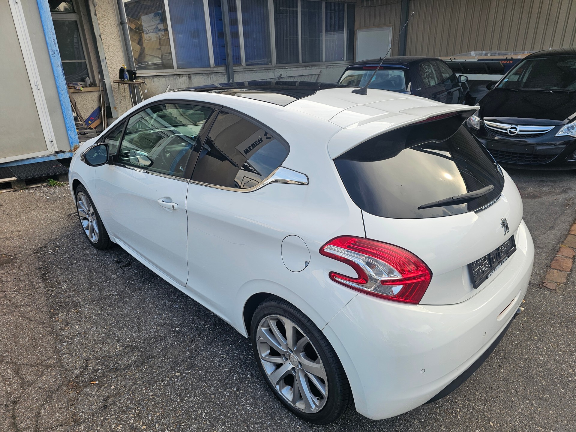 PEUGEOT 208 1.6 Turbo Allure-image-4