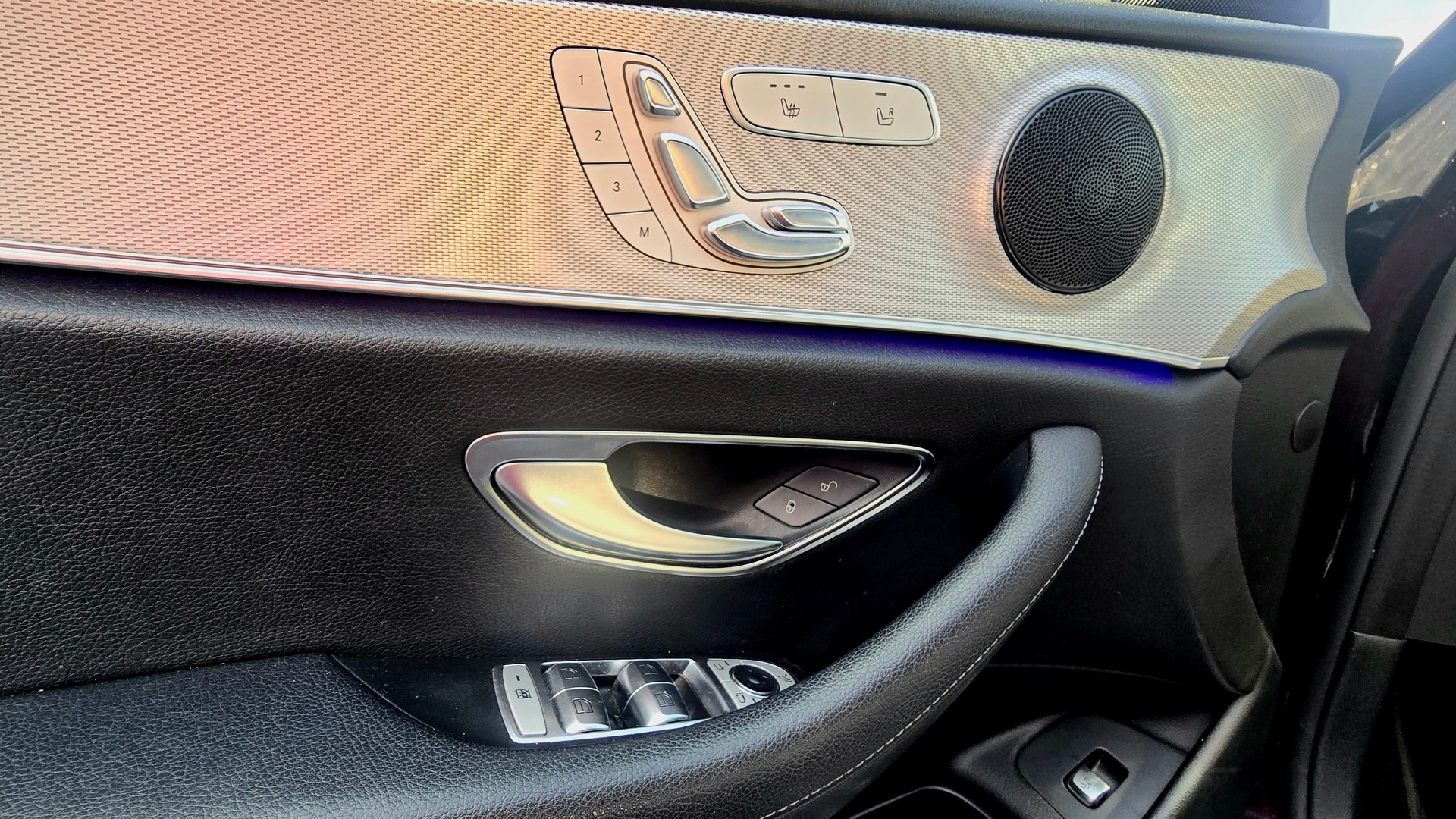 MERCEDES-BENZ E 200-image-8