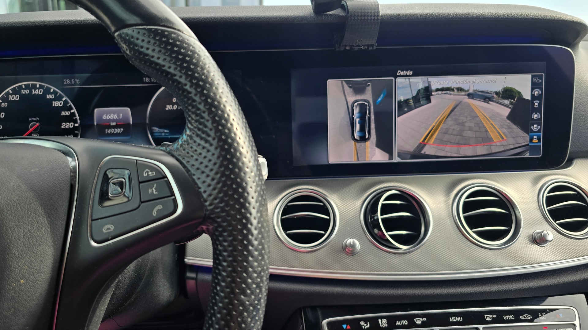 MERCEDES-BENZ E 200-image-5