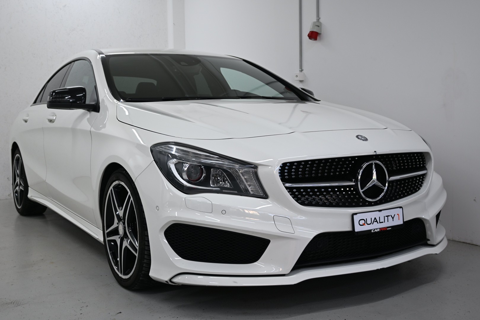 MERCEDES-BENZ CLA 200 AMG Line 7G-DCT