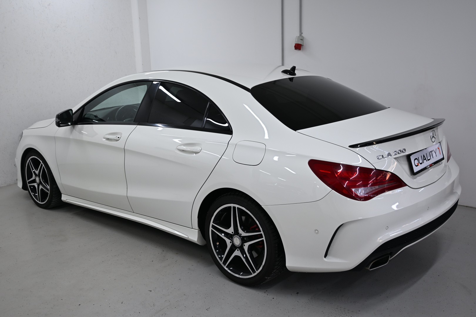 MERCEDES-BENZ CLA 200 AMG Line 7G-DCT-image-5