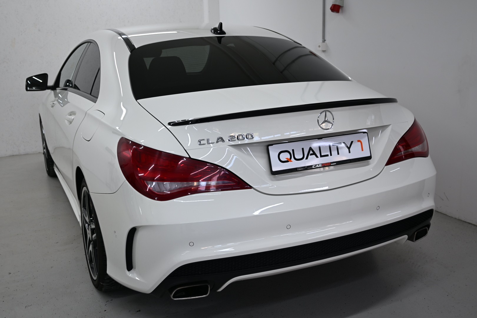 MERCEDES-BENZ CLA 200 AMG Line 7G-DCT-image-3