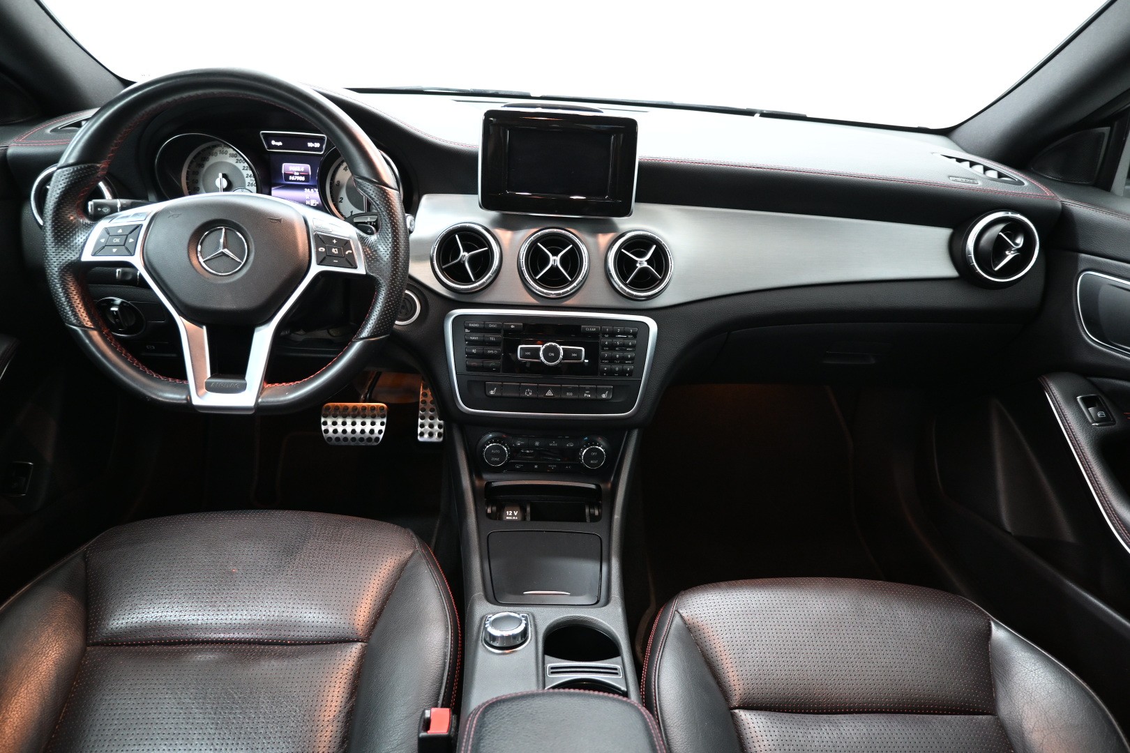 MERCEDES-BENZ CLA 200 AMG Line 7G-DCT-image-6