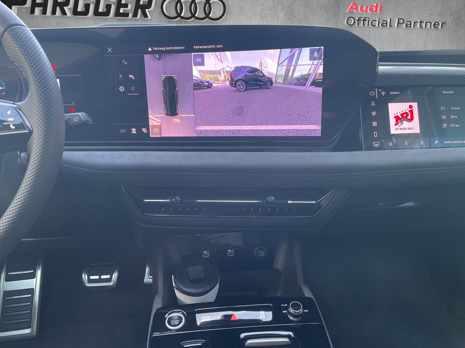 AUDI A6 Avant e-tron quattro-image-12
