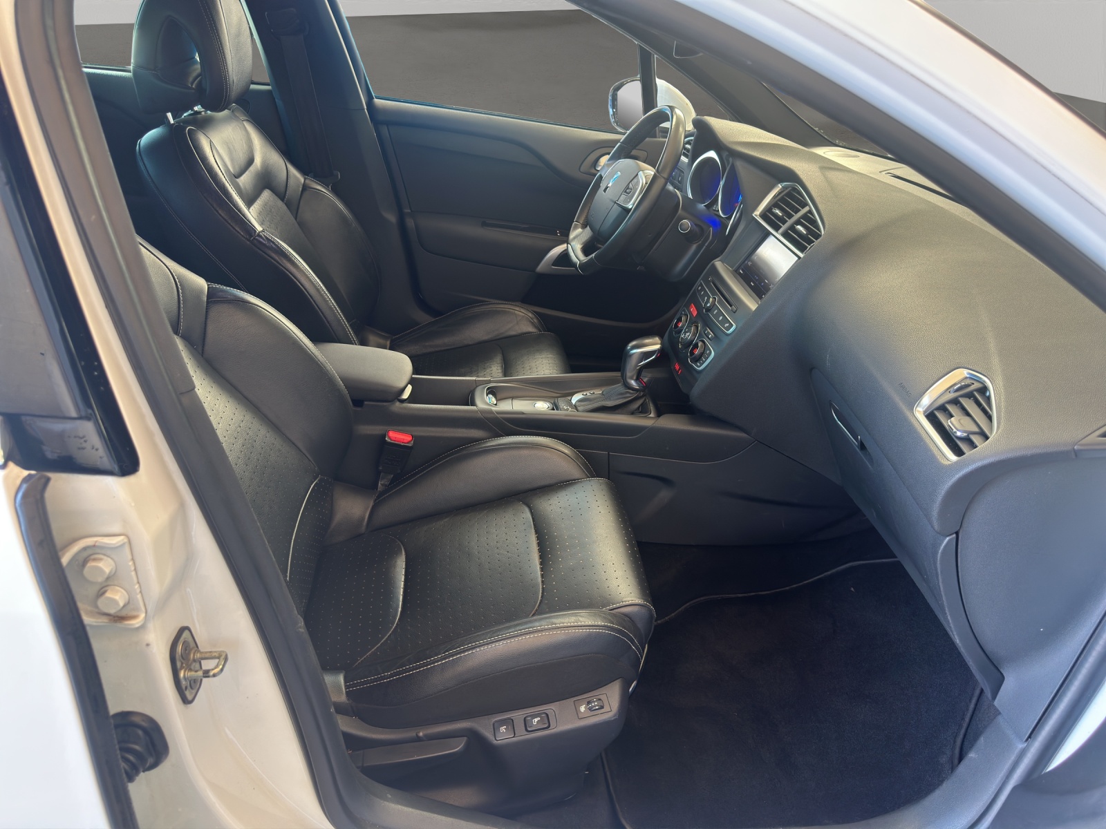 DS AUTOMOBILES DS 4 1.6 THP Faubourg Addict Automatic-image-7