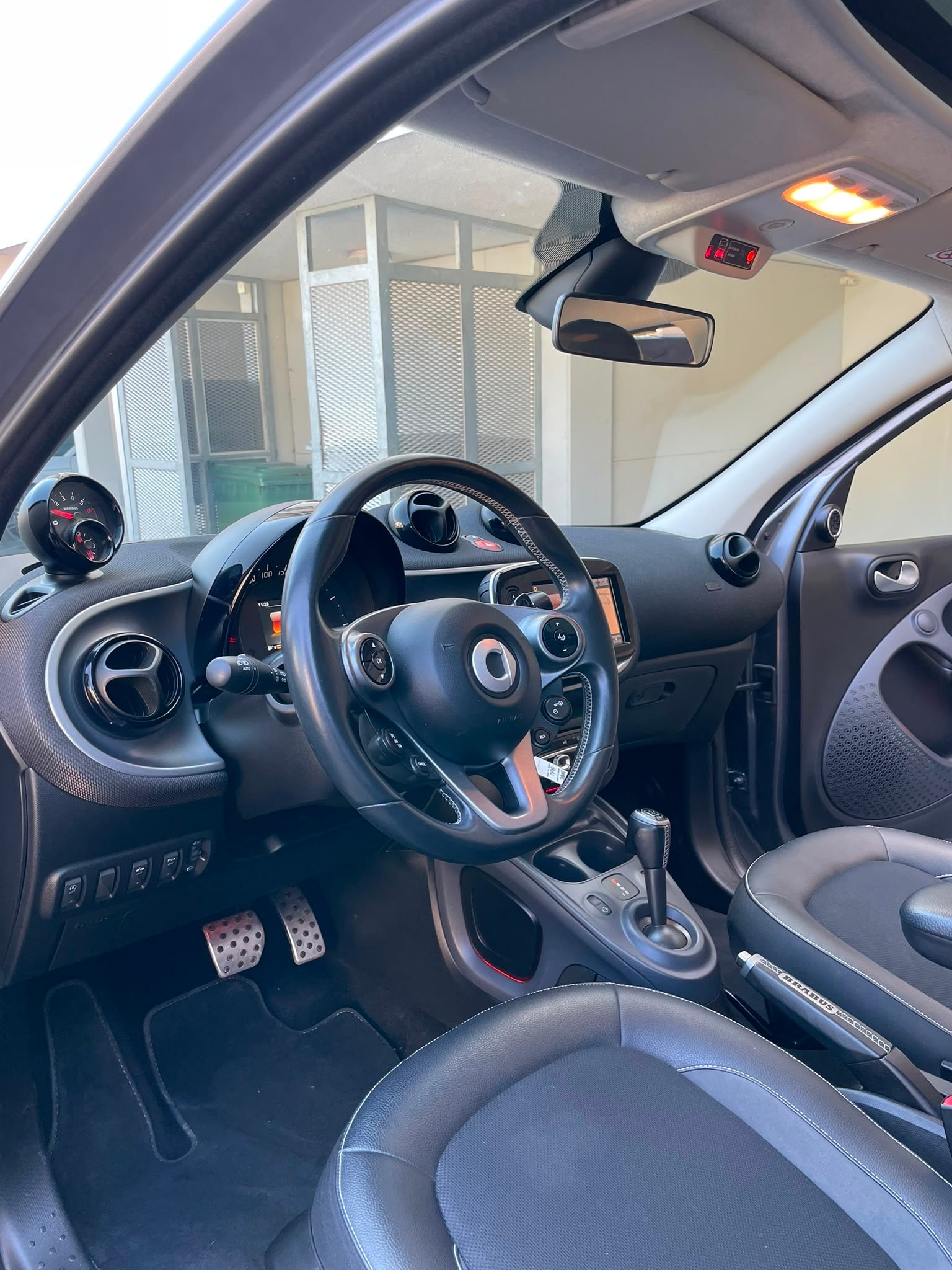 SMART forfour BRABUS twinamic 109 PS | CH-Auto | JBL Soundsystem | DAB+ | Sitzheizung | Bluetooth-image-12