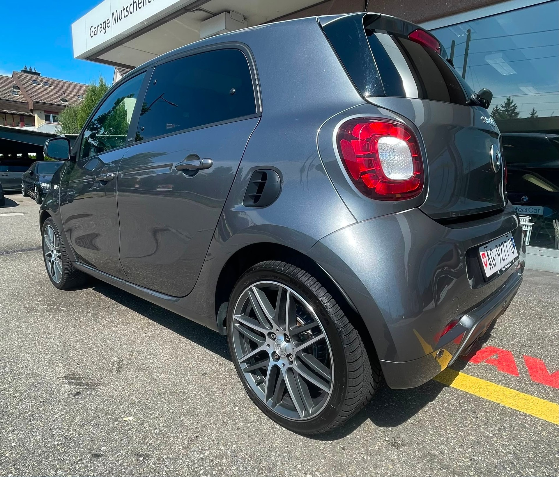 SMART forfour BRABUS twinamic 109 PS | CH-Auto | JBL Soundsystem | DAB+ | Sitzheizung | Bluetooth-image-2