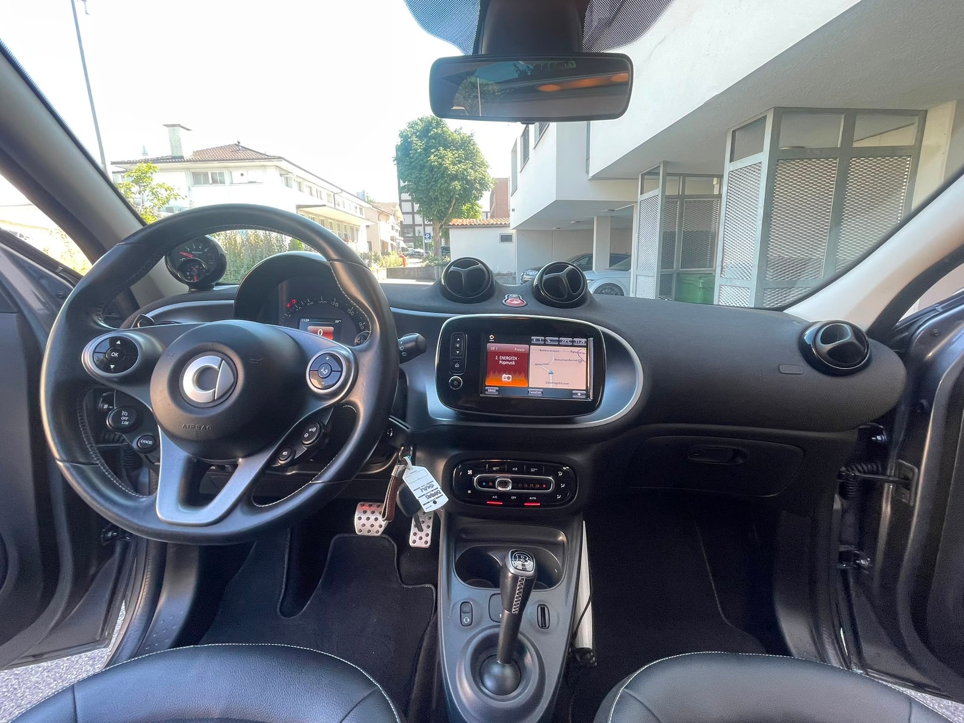 SMART forfour BRABUS twinamic 109 PS | CH-Auto | JBL Soundsystem | DAB+ | Sitzheizung | Bluetooth-image-11