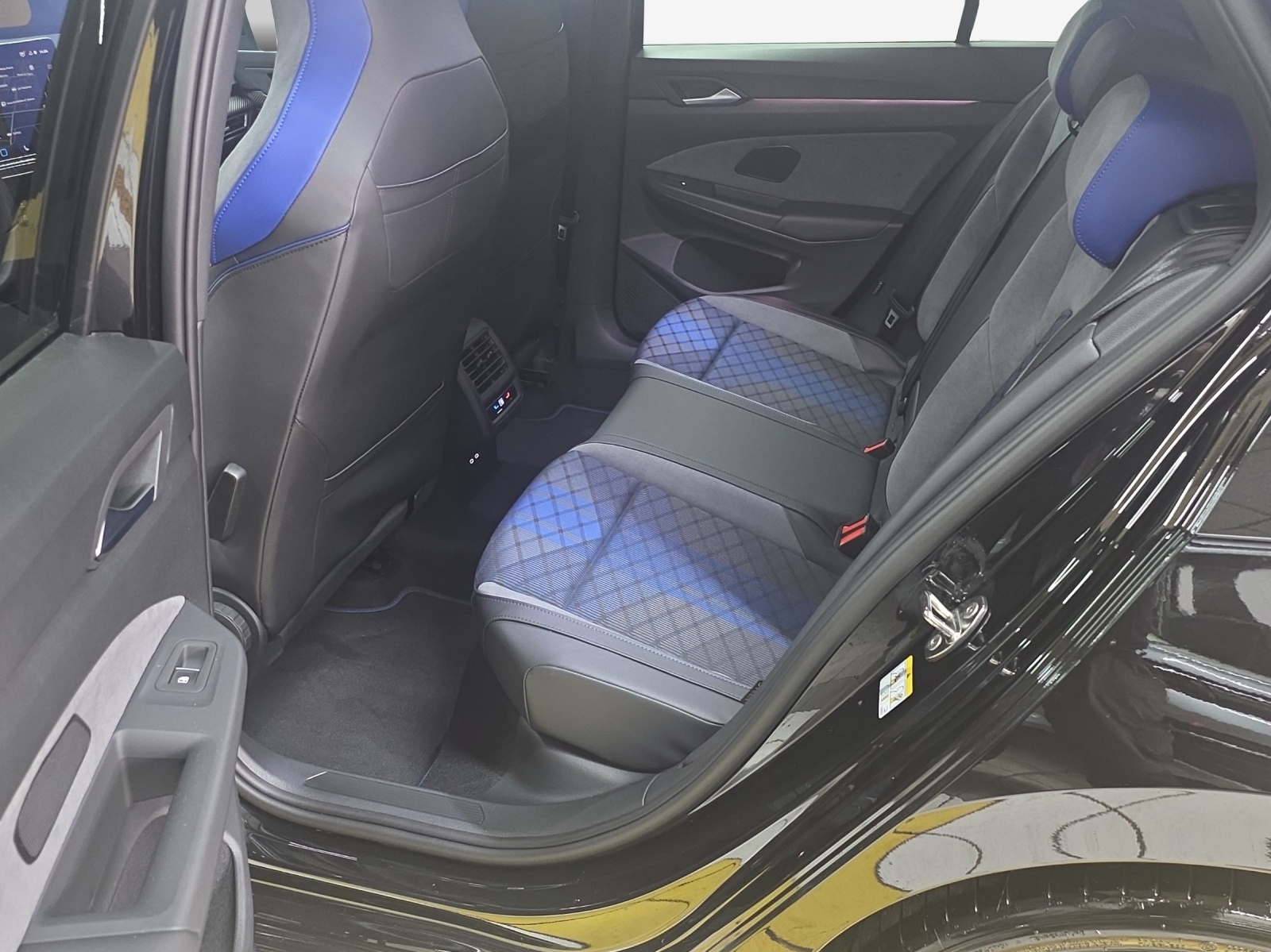 VW Golf 2.0 TSI R DSG 4 Motion-image-4