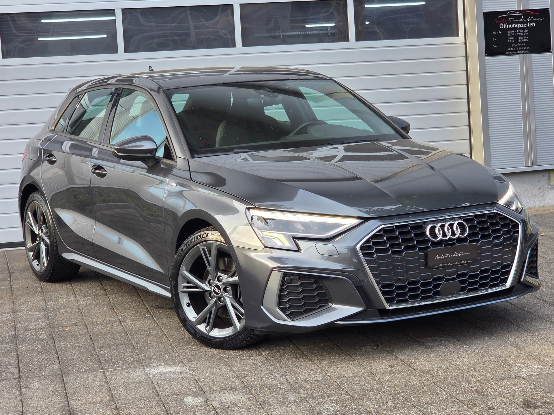 AUDI A3 Sportback 35 TFSI S line Attraction S-tronic **PANORAMA -ASSISTENZ PAKET PLUS -KOMFORT PAKET -ADAPTIVE LED -MEMORY PAKET**-showroom-element-1