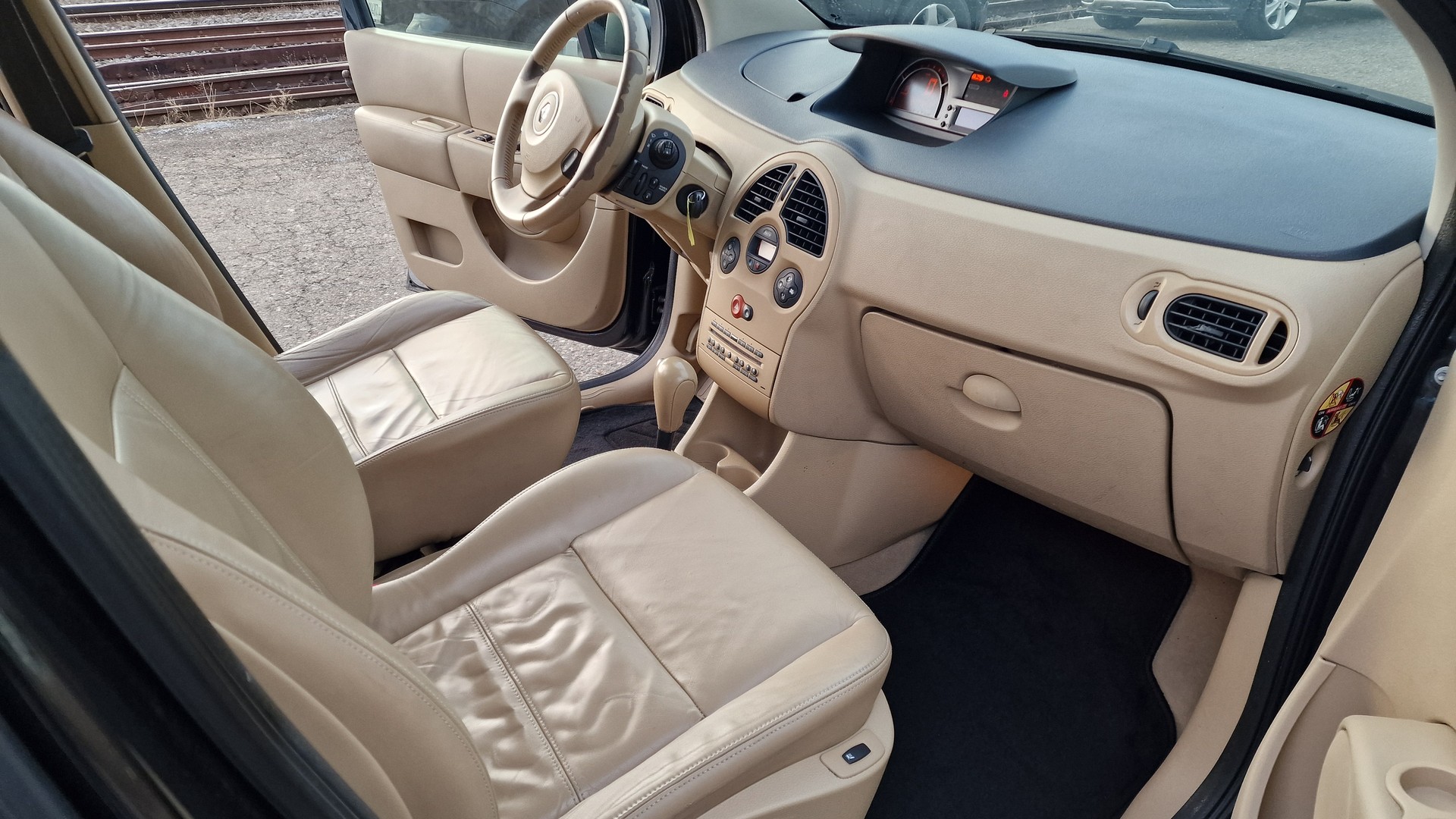 RENAULT MODUS-image-10