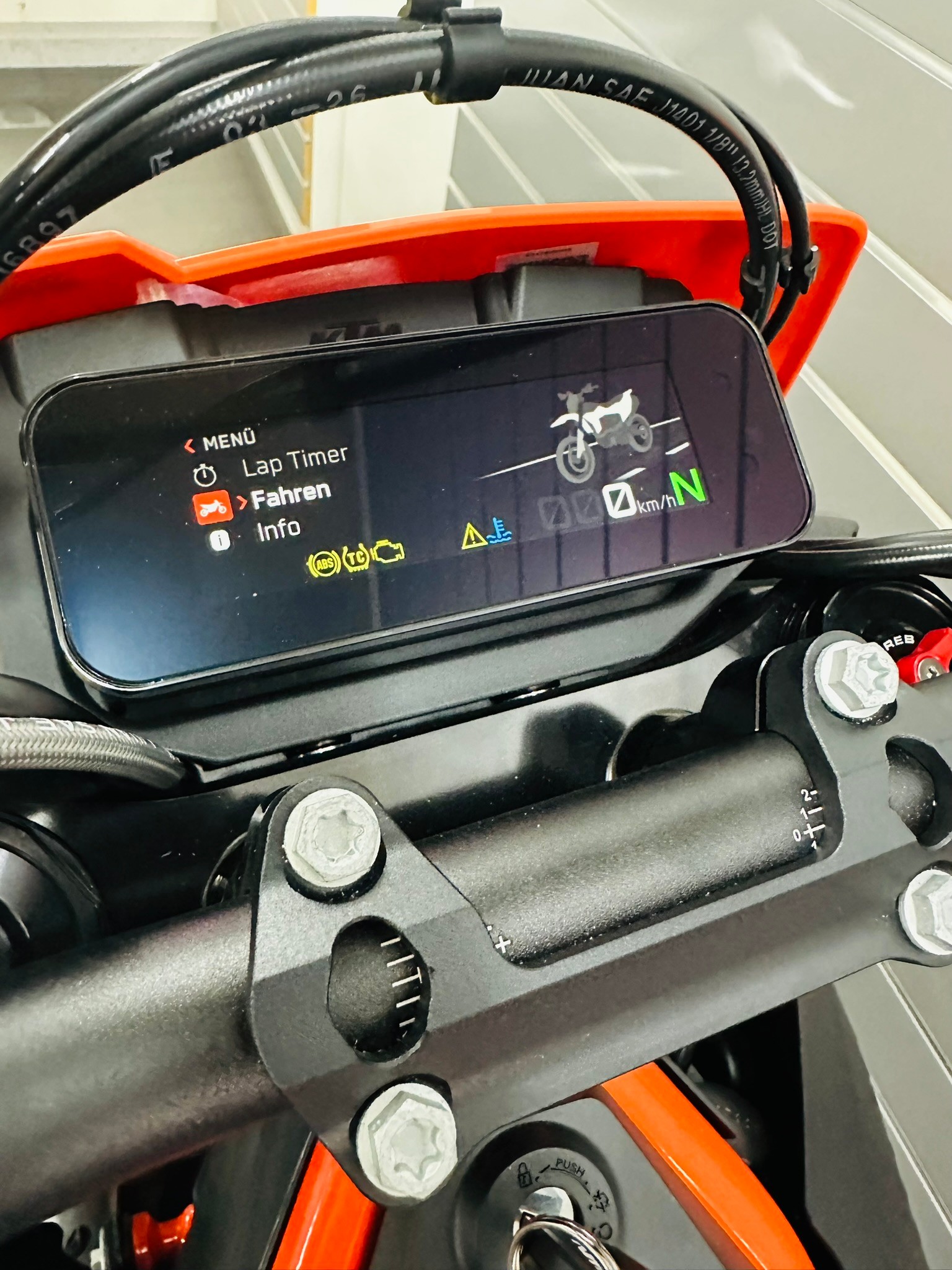 KTM 690 SMC R ABS (35 kW)-image-9
