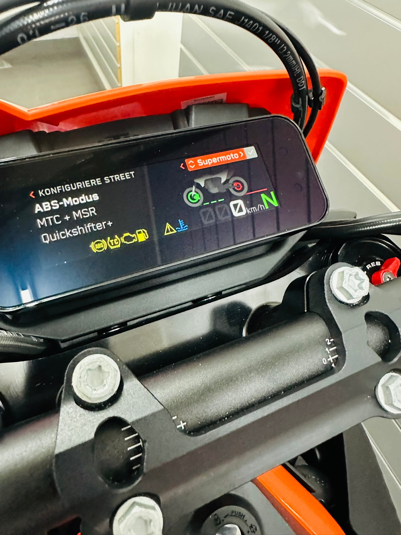KTM 690 SMC R ABS (35 kW)-image-11