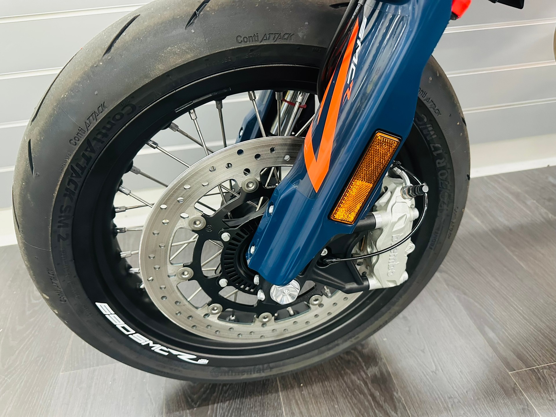 KTM 690 SMC R ABS (35 kW)-image-7