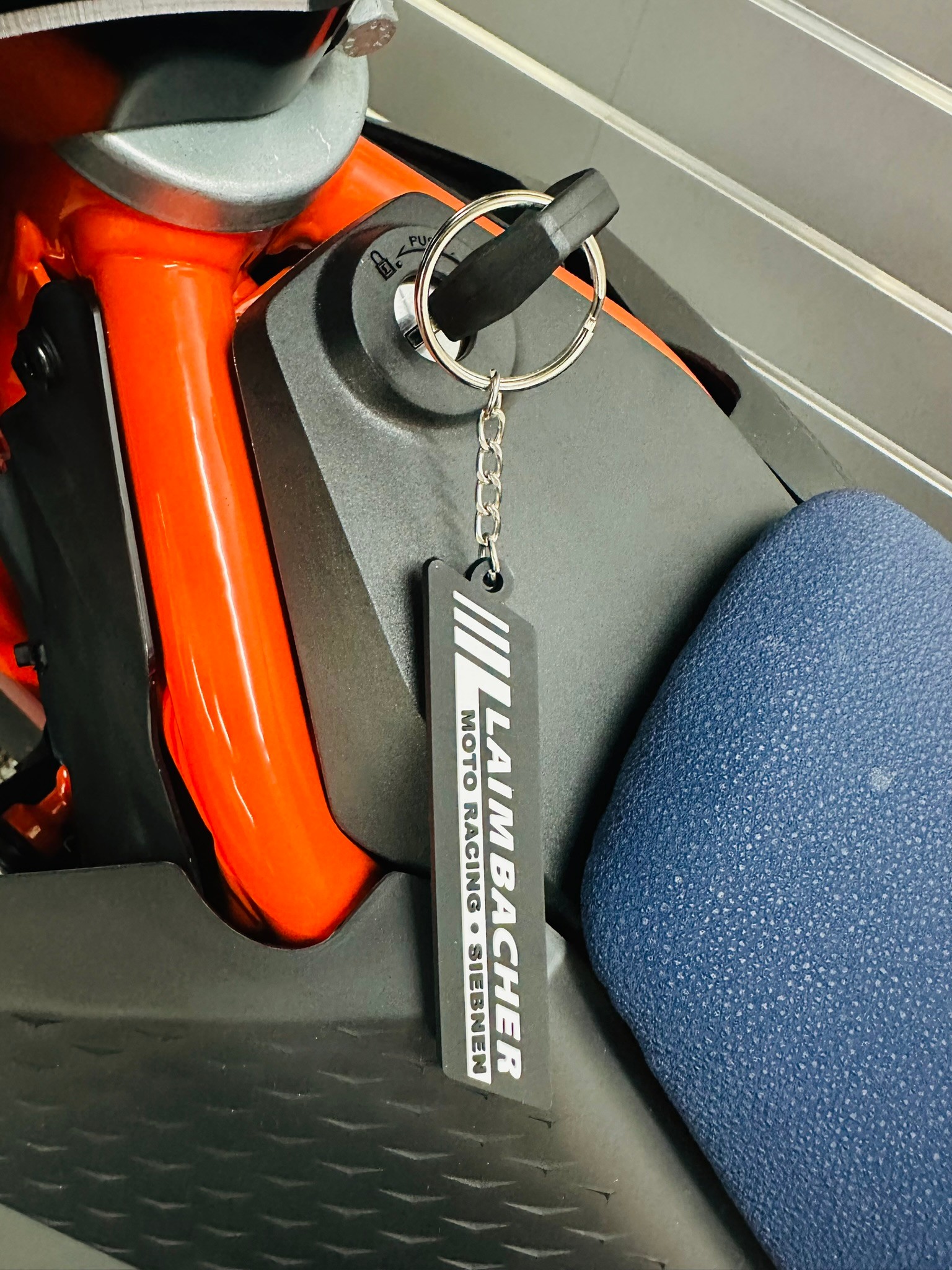 KTM 690 SMC R ABS (35 kW)-image-5