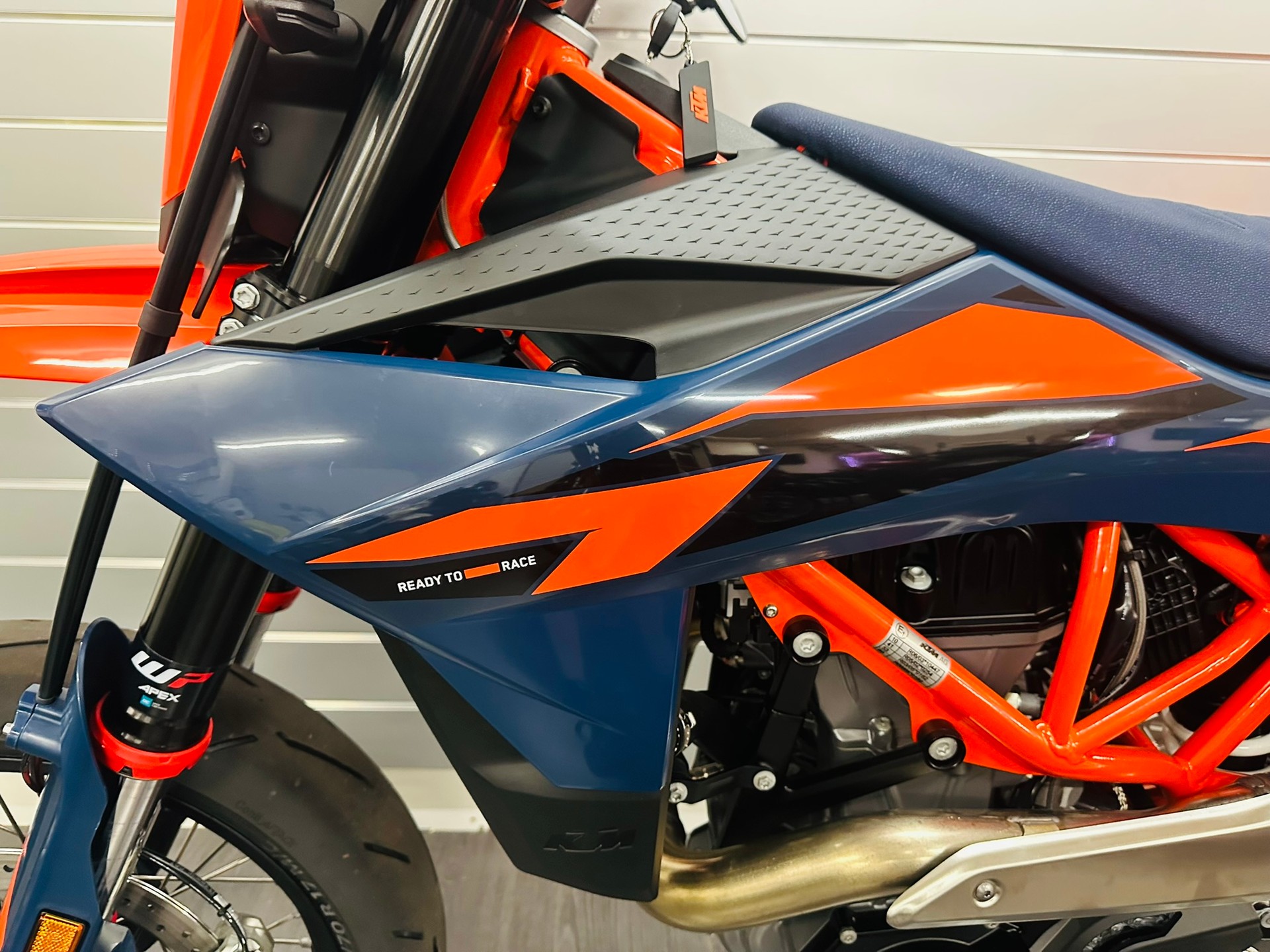 KTM 690 SMC R ABS (35 kW)-image-1
