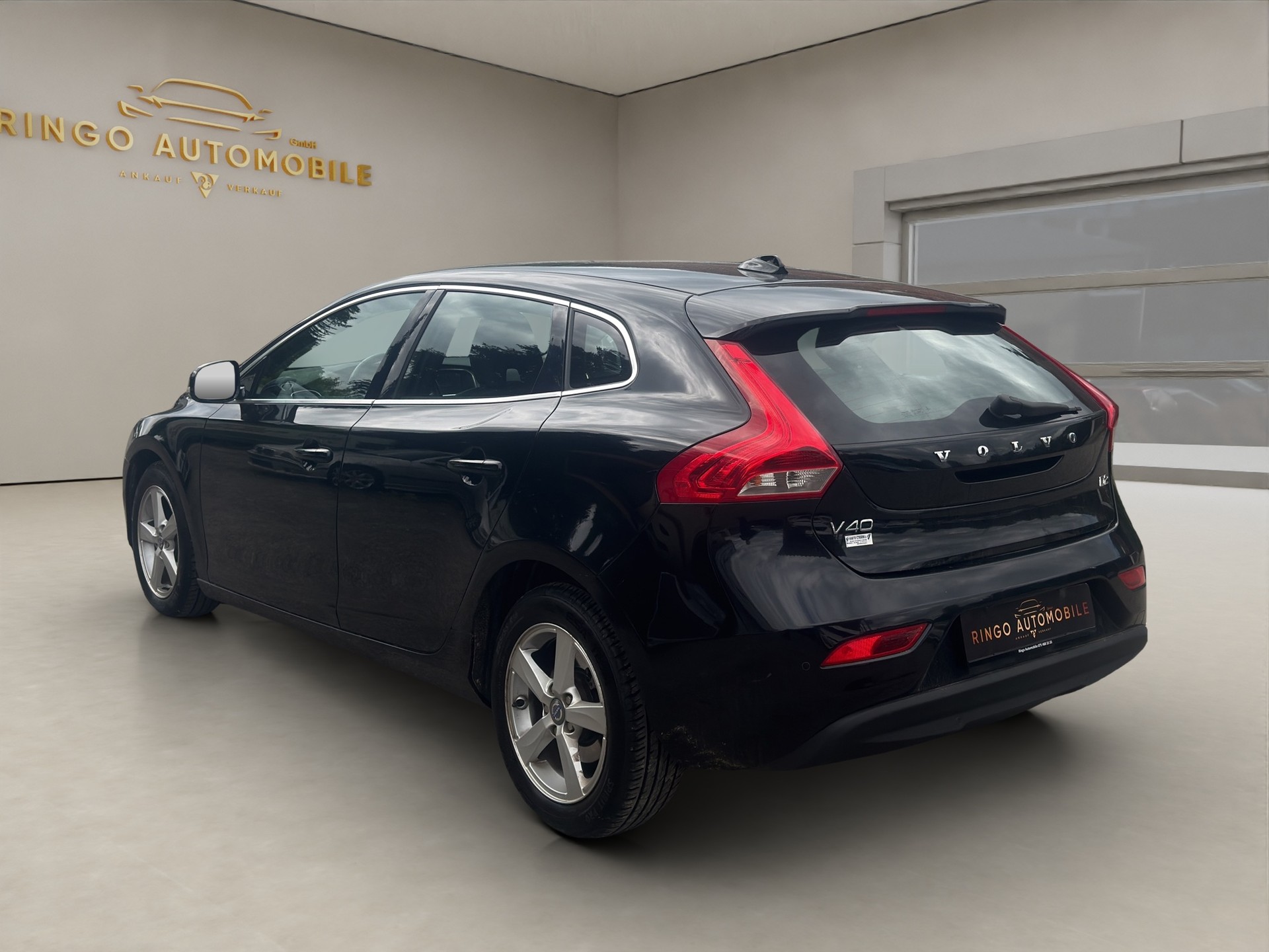 VOLVO V40 D3 Momentum Geartronic-image-4