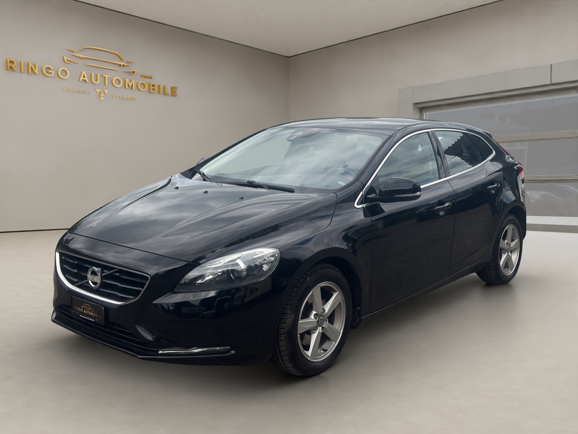VOLVO V40 D3 Momentum Geartronic-showroom-element-2
