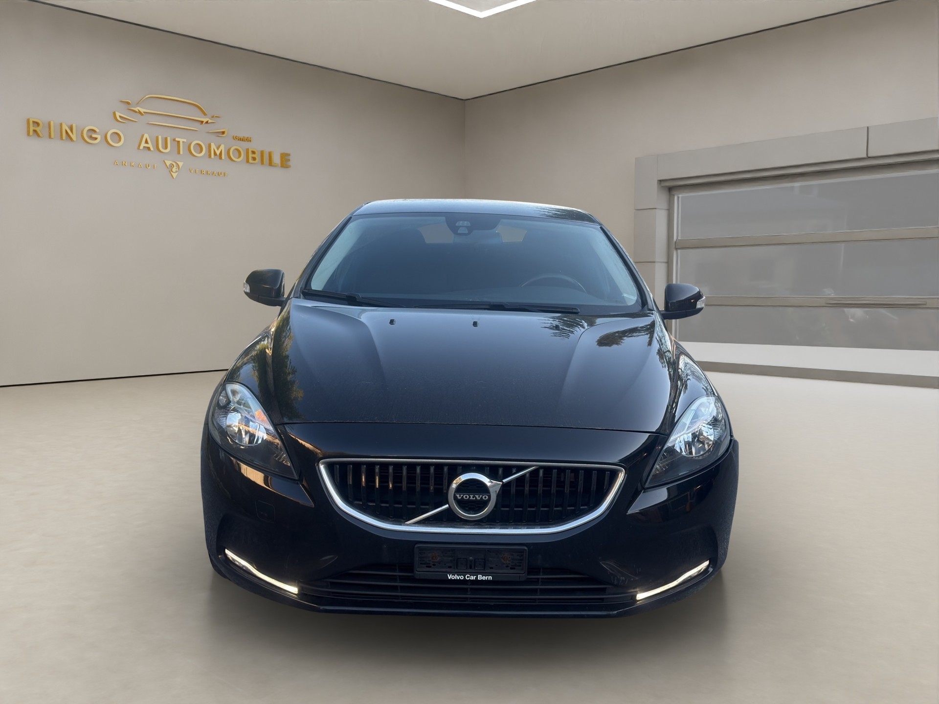 VOLVO V40 D3 Momentum Geartronic-showroom-element-1