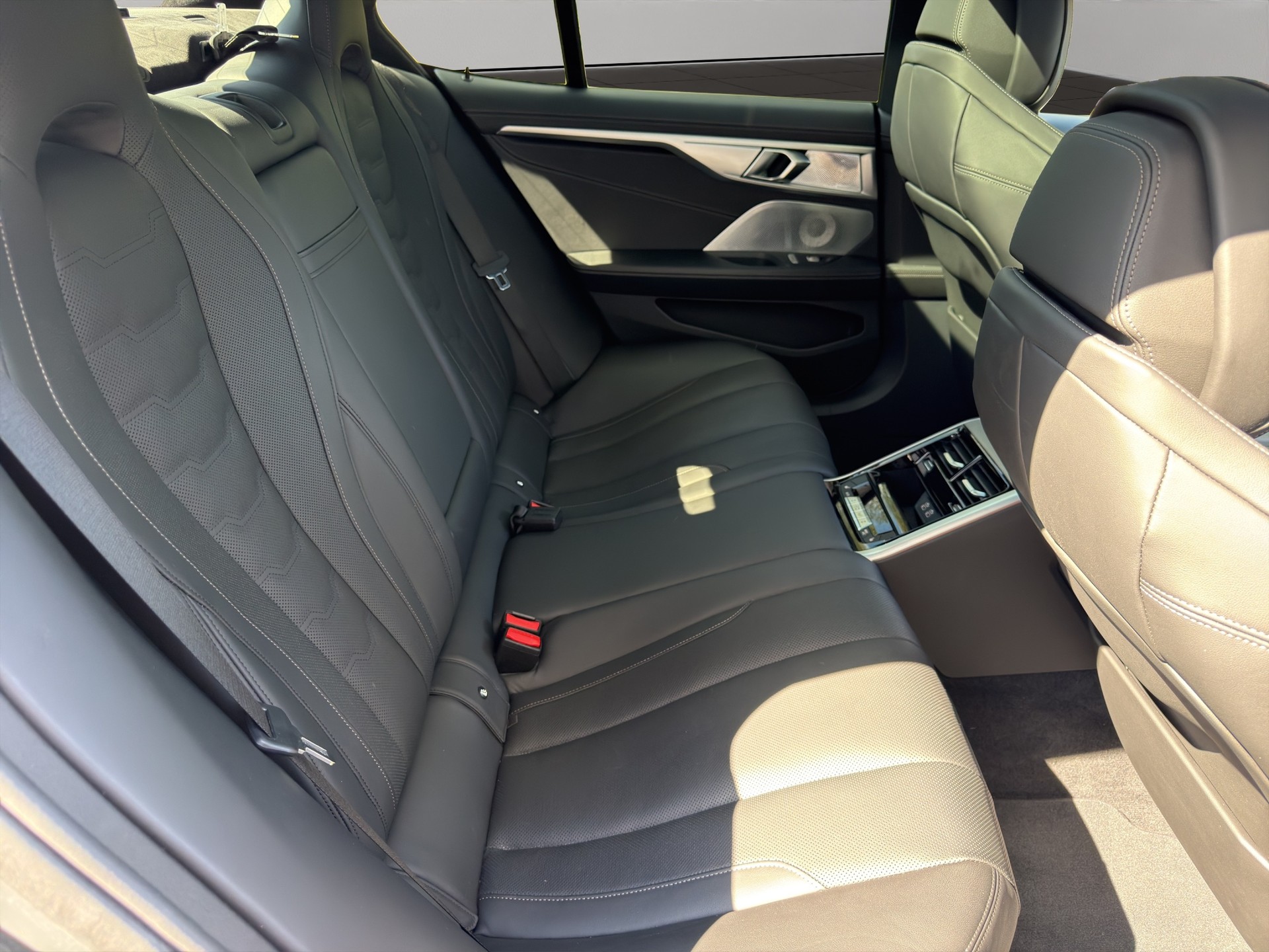 BMW M850i xDrive Steptronic-image-17