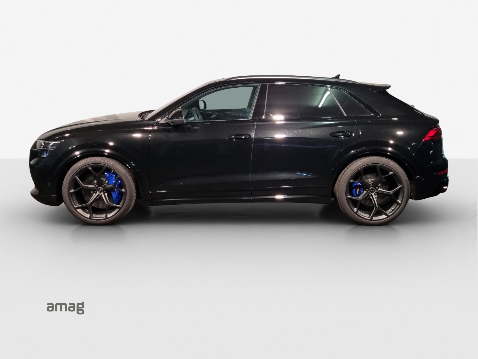 AUDI RSQ8 performance quattro-showroom-element-1