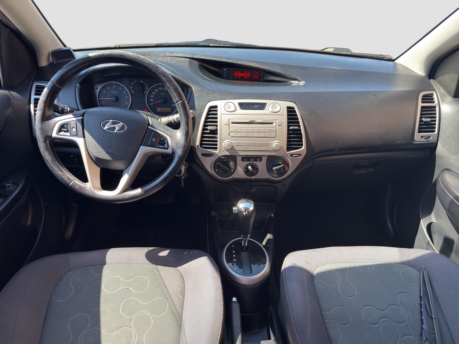 HYUNDAI i20 1.4 Style Automatic-image-13