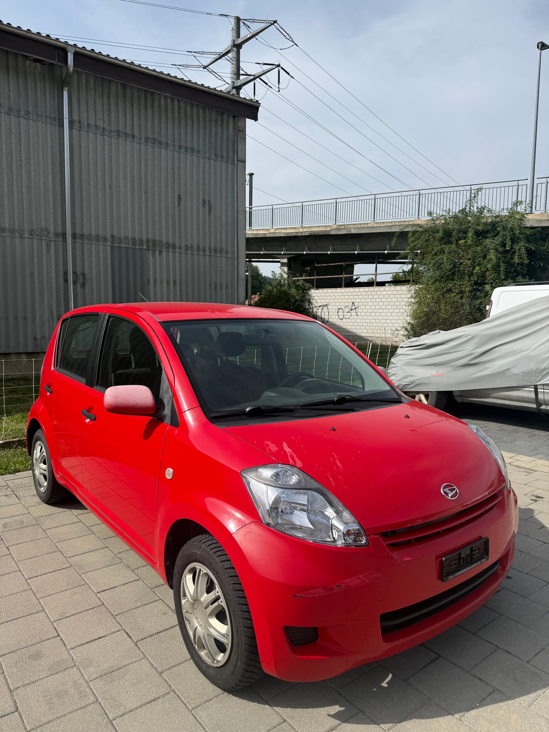 DAIHATSU Sirion 1.3-showroom-element-2