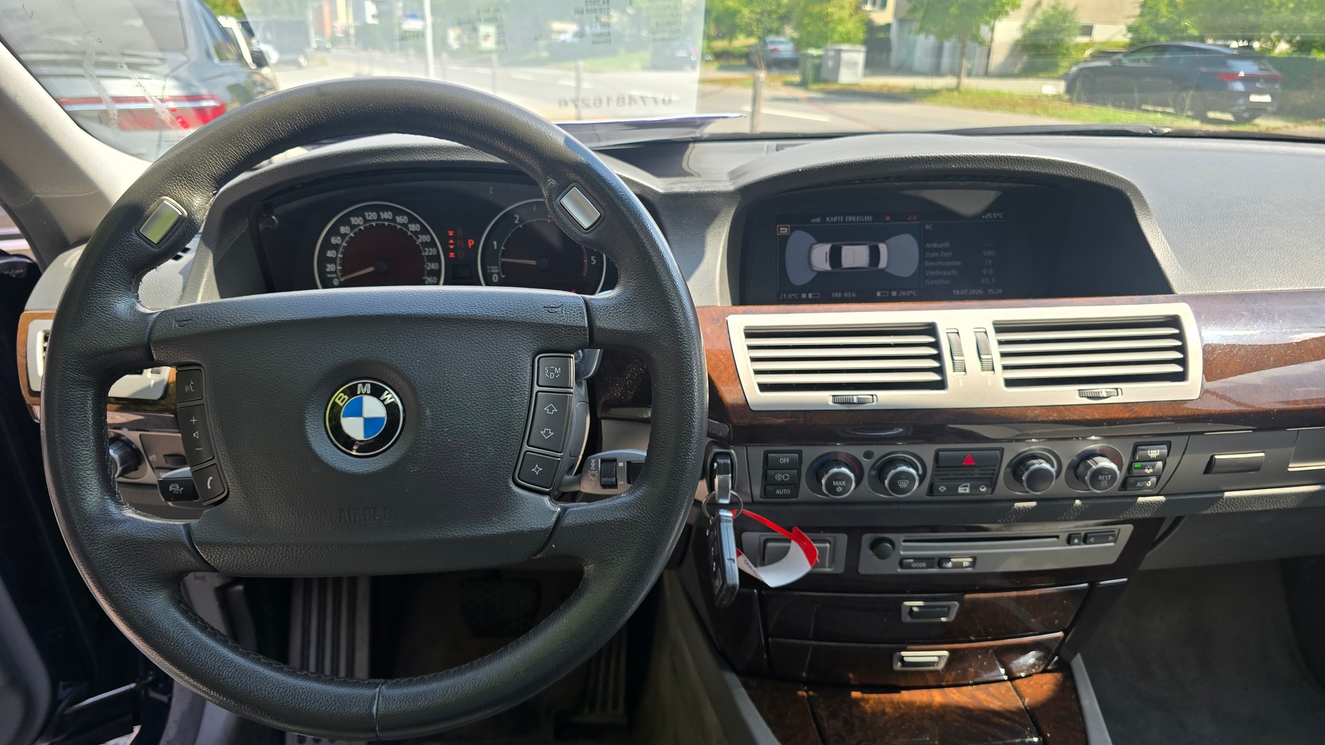 BMW 745d-image-13
