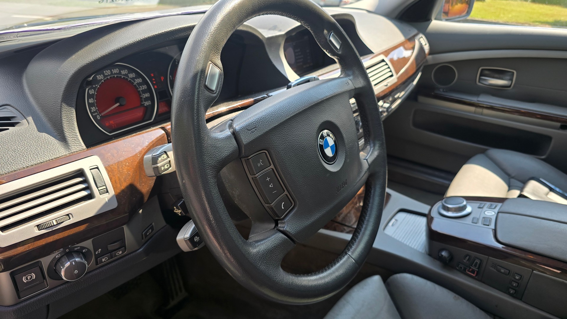 BMW 745d-image-10