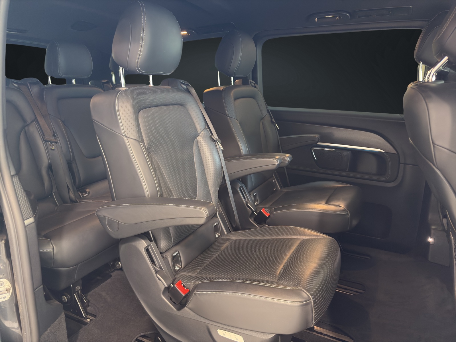 MERCEDES-BENZ V 300 d lang Avantgarde 4Matic 9G-Tronic AMG Line-image-13