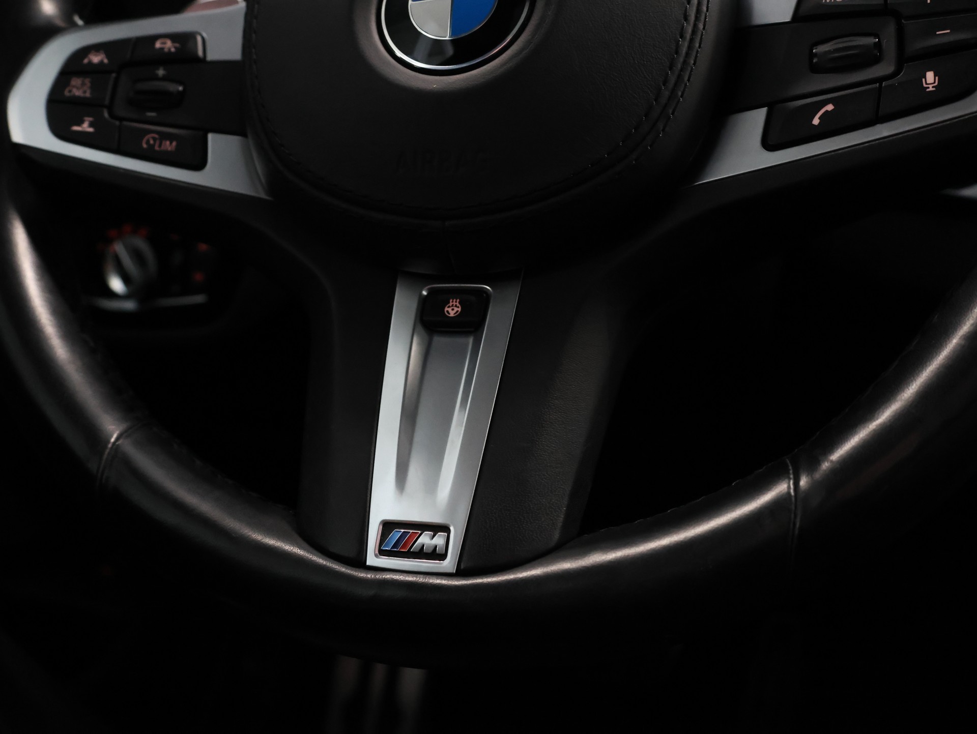 BMW M550d xDrive Touring Steptronic-image-23