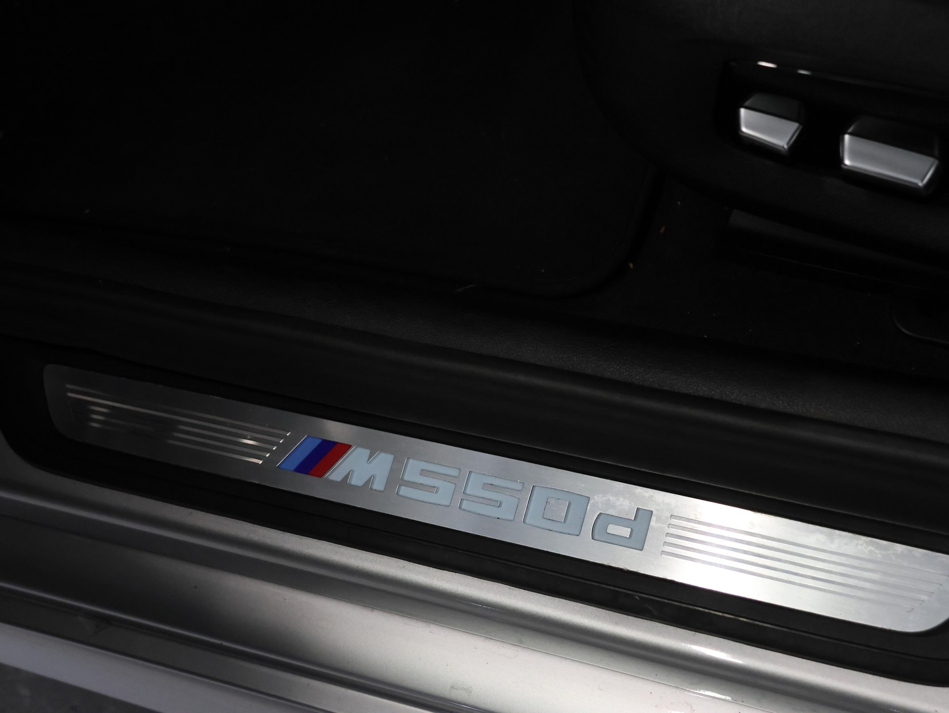BMW M550d xDrive Touring Steptronic-image-14