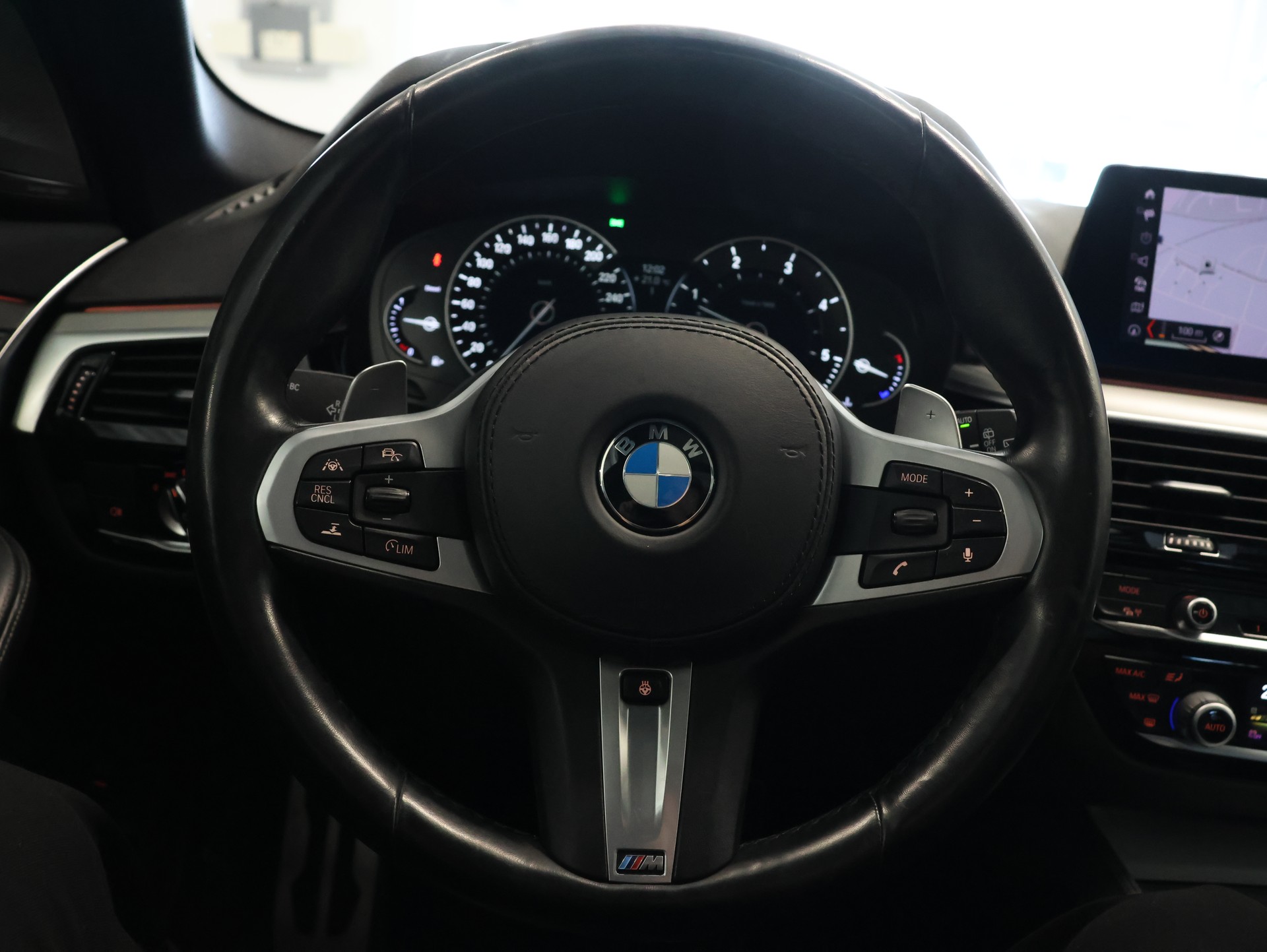 BMW M550d xDrive Touring Steptronic-image-18