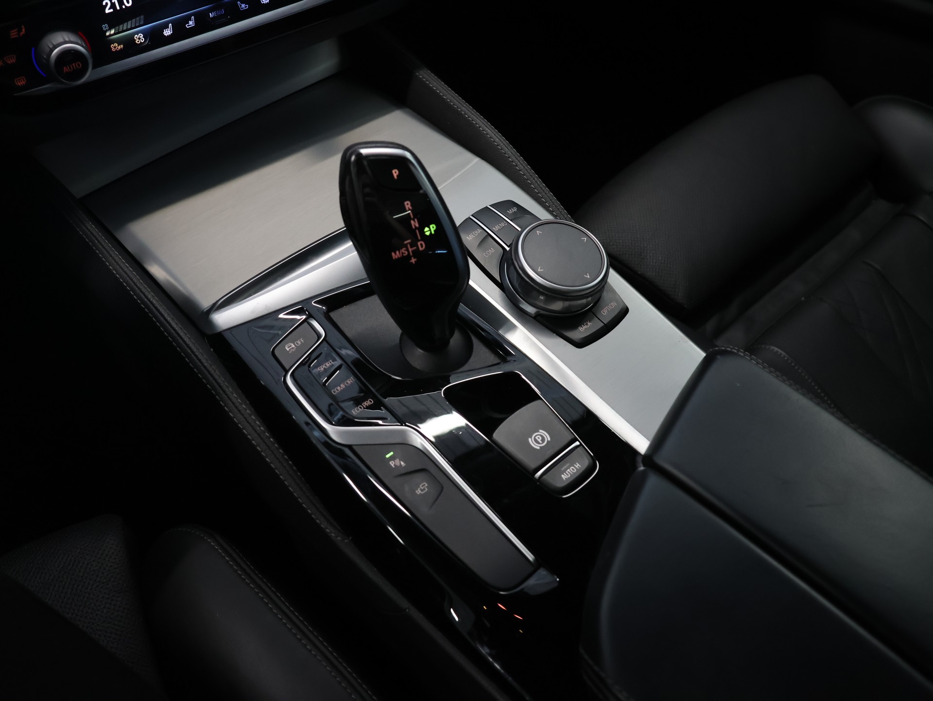 BMW M550d xDrive Touring Steptronic-image-30