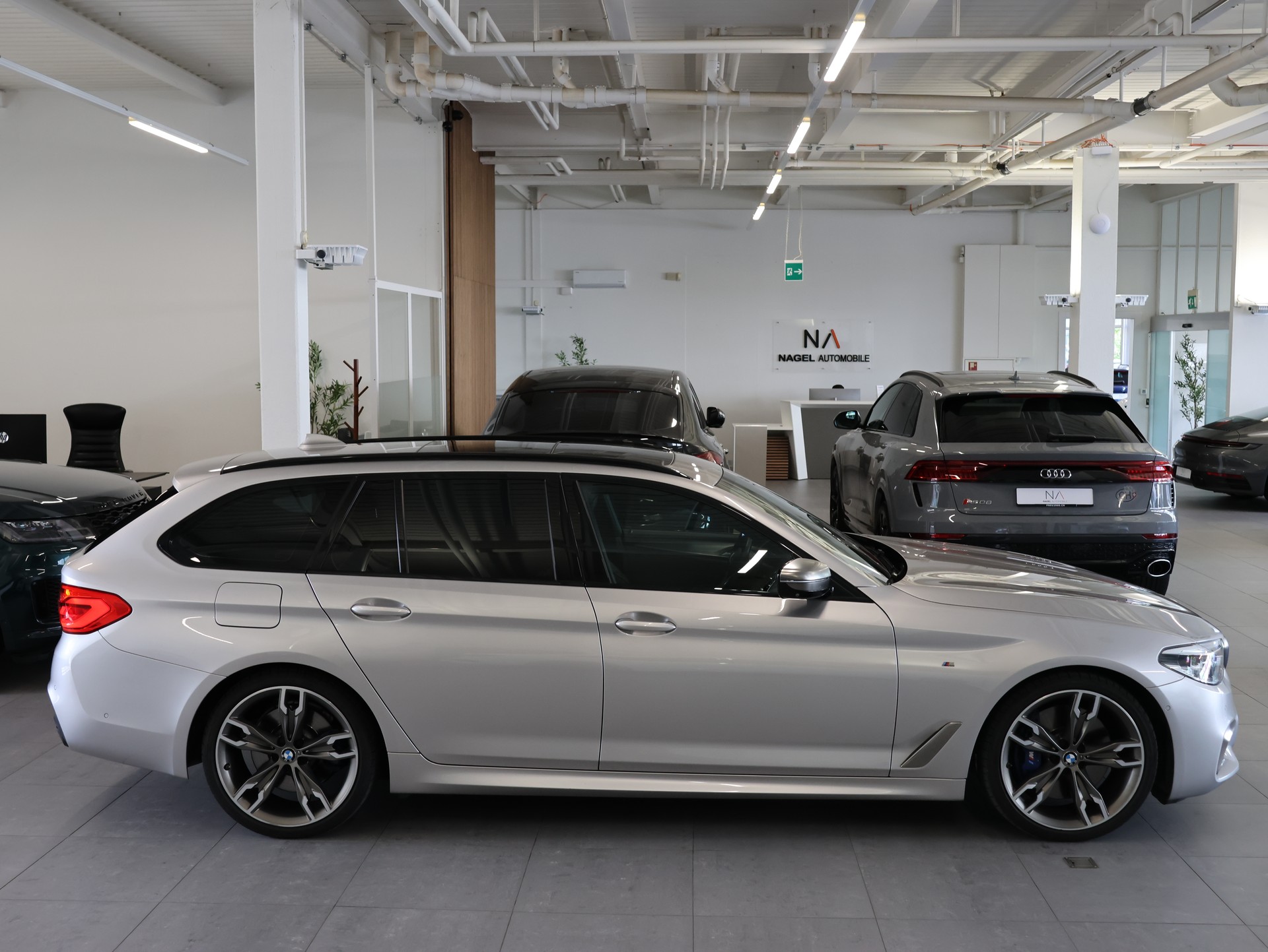 BMW M550d xDrive Touring Steptronic-image-9
