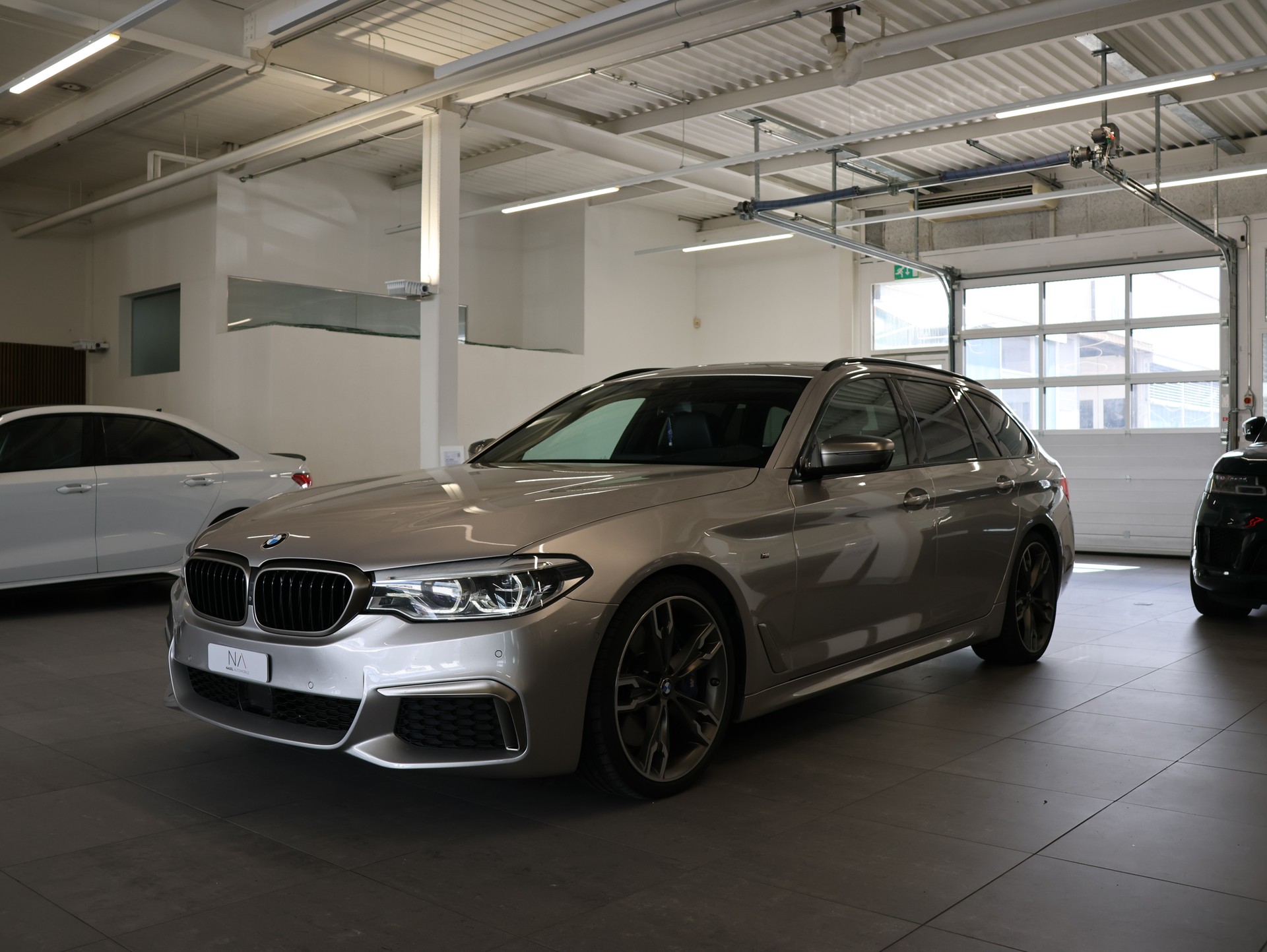 BMW M550d xDrive Touring Steptronic-image-5