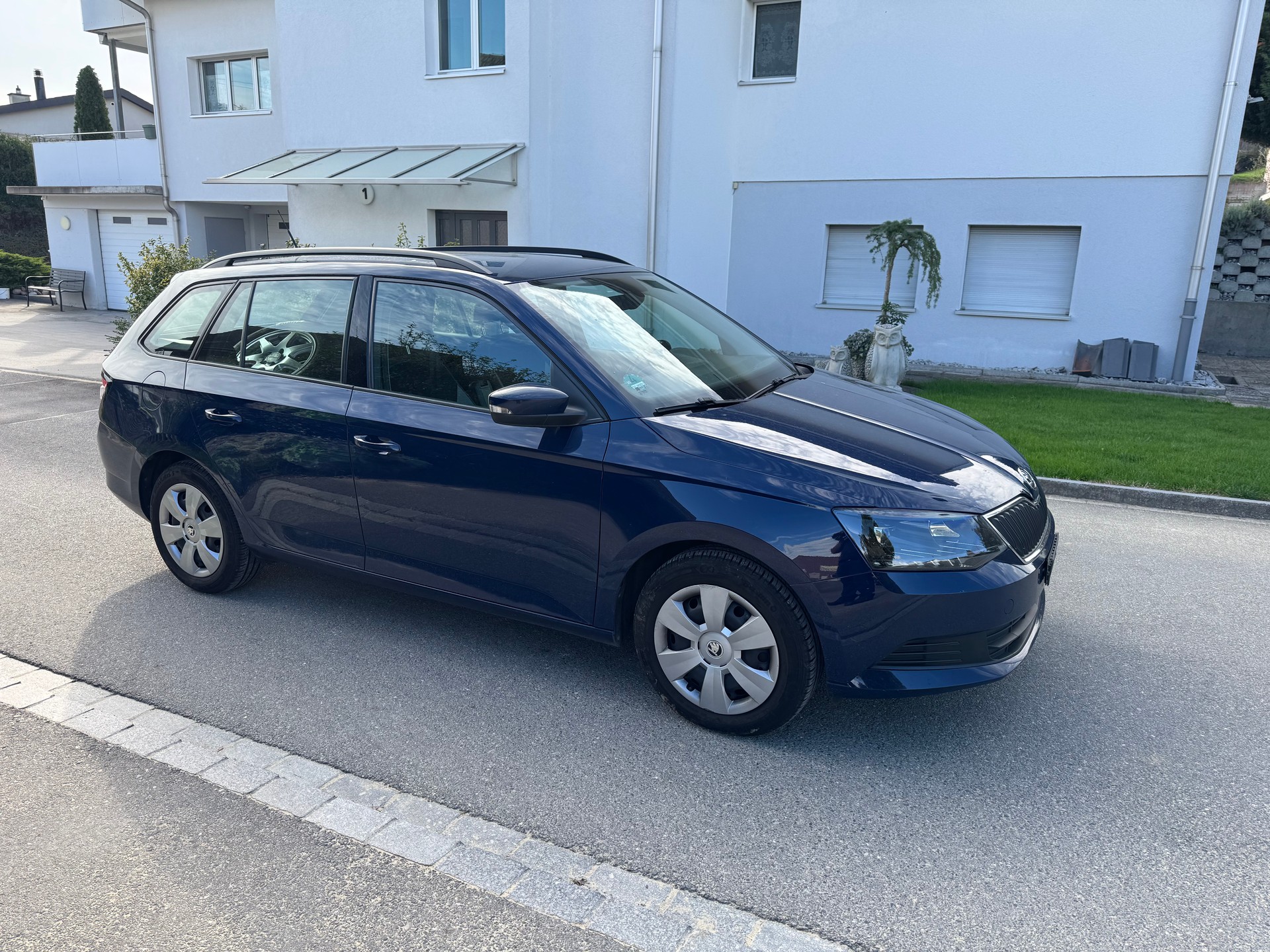 SKODA Fabia 1.2 TSI Swiss Joy DSG-showroom-element-2