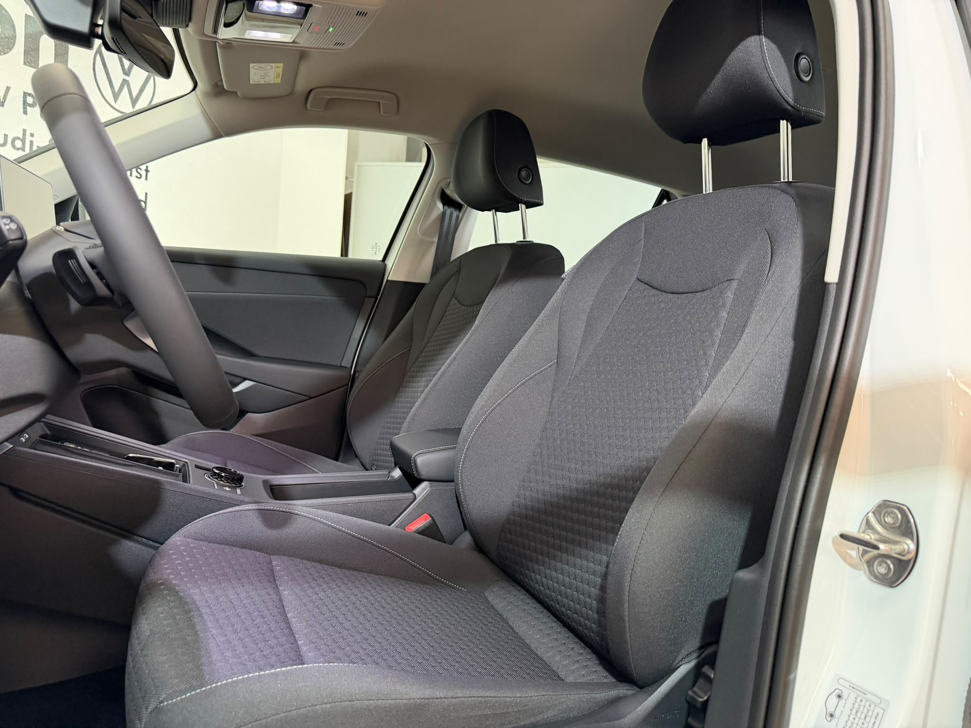 VW T-Roc 1.5 eTSI mHEV Trend DSG-image-8