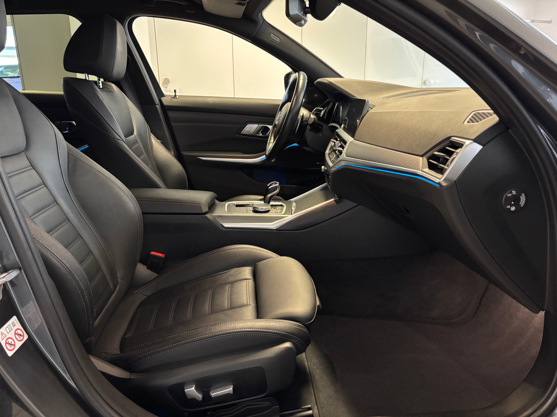 BMW 330e x DriveTouring M Sport Steptronic-image-9