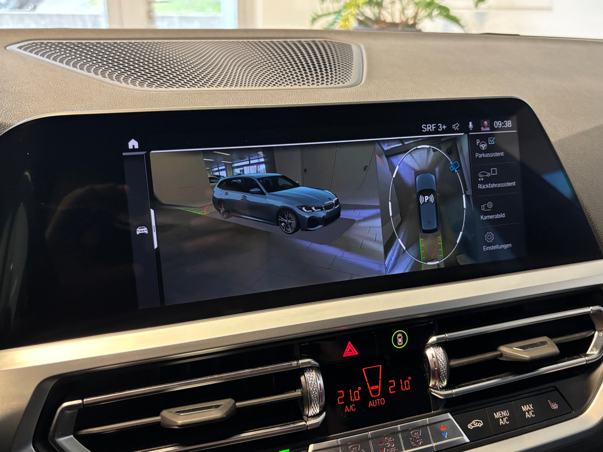 BMW 330e x DriveTouring M Sport Steptronic-image-14